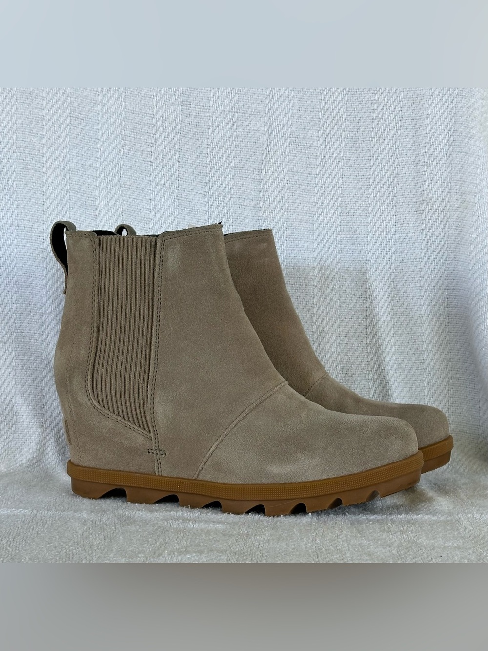 Women’s Sorel Suede Wedge Ankle Boots size 8